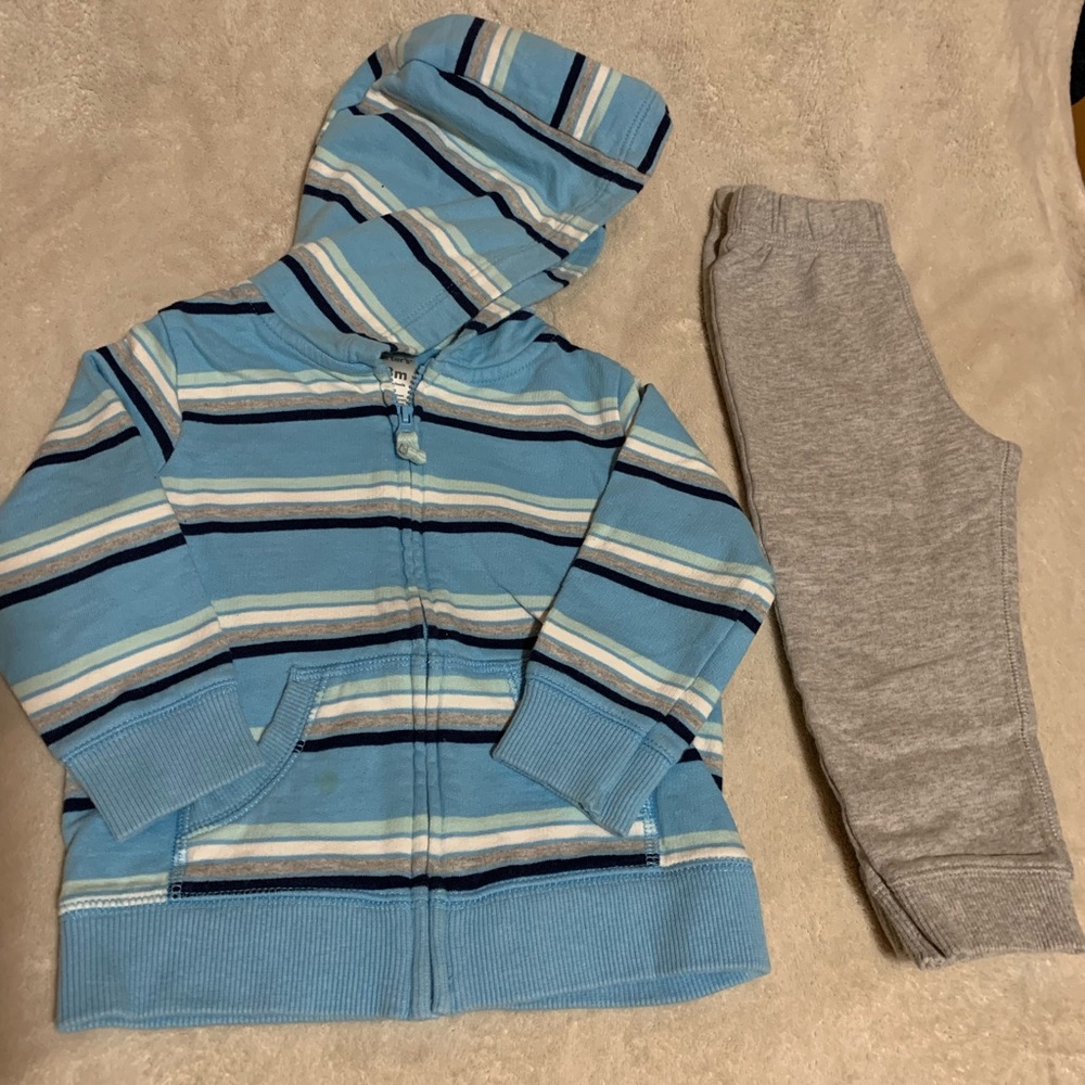 CARTER’S Sweater and pants Size 18 Months!